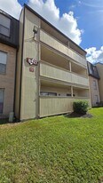 8427 Hearth Dr in Houston, TX - Building Photo