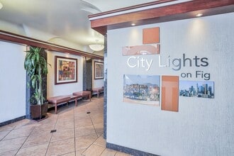 City Lights on Fig in Los Angeles, CA - Foto de edificio - Building Photo