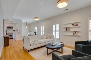 242 Shawmut Ave, Unit 1B in Boston, MA - Building Photo