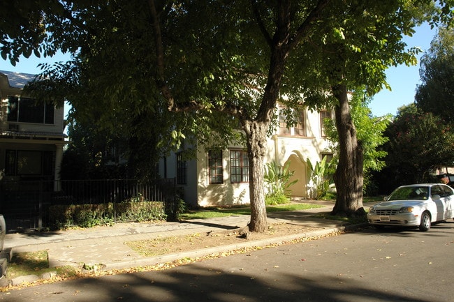 630 Esplanade in Chico, CA - Foto de edificio - Building Photo
