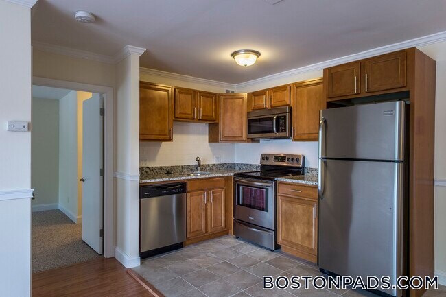 8 Westgate Dr