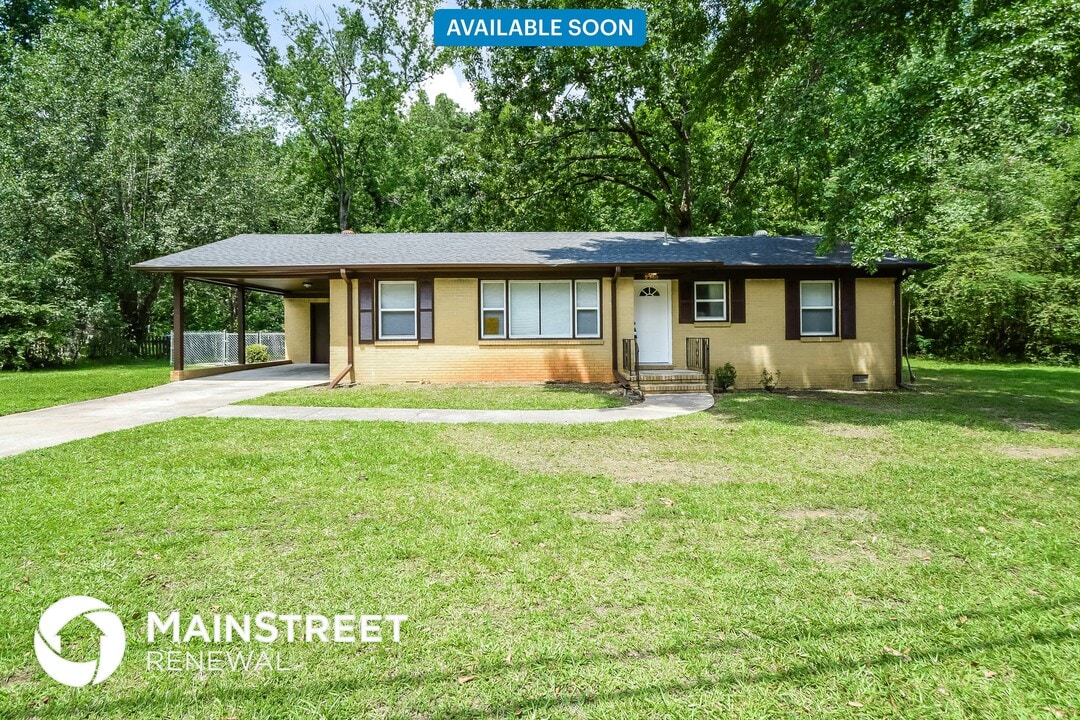 2740 5th St NE in Center Point, AL - Building Photo