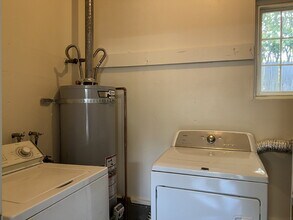 110 11th St in Santa Rosa, CA - Foto de edificio - Building Photo