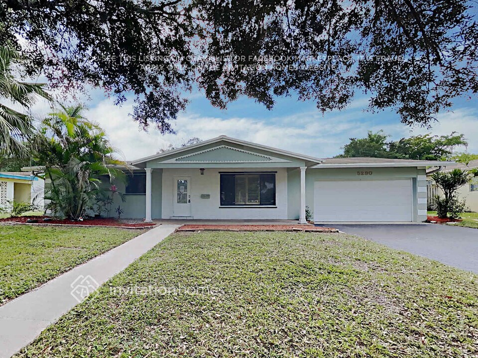 5290 SW 5th St in Plantation, FL - Building Photo