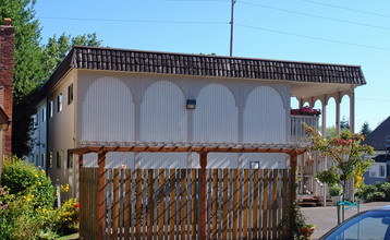 Villa Dene Apartments in Tacoma, WA - Building Photo - Building Photo