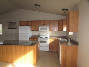 1350 E Oakland St in Rapid City, SD - Building Photo - Building Photo