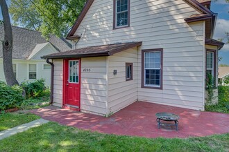 4205 Pacific St in Omaha, NE - Building Photo - Building Photo