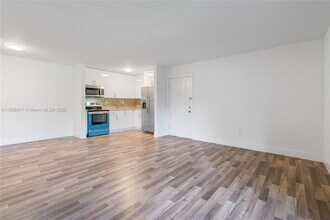 4780 NW 102nd Ave in Doral, FL - Building Photo - Building Photo