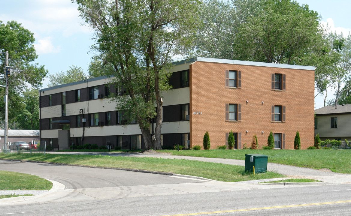 10731 France Ave S in Bloomington, MN - Foto de edificio