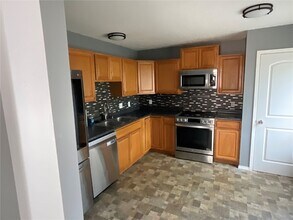 92 Lost Dutchman Dr in St. Peters, MO - Building Photo - Building Photo