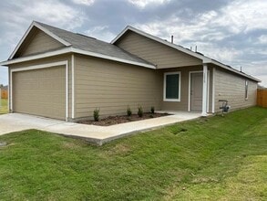 1038 Raintree Rd in Princeton, TX - Foto de edificio - Building Photo