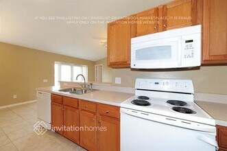 12001 Colonial Estates Ln in Riverview, FL - Foto de edificio - Building Photo