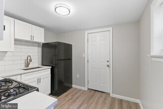 2528 Collins St in Philadelphia, PA - Building Photo - Building Photo