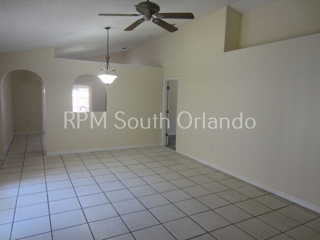 5611 New Cambridge Rd in Orlando, FL - Building Photo - Building Photo