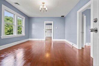 1105 N Main St in Waterbury, CT - Building Photo - Building Photo
