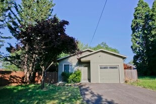 540 Clay St in Ashland, OR - Building Photo