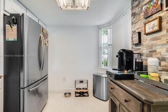801 SW 113th Way in Pembroke Pines, FL - Building Photo - Building Photo