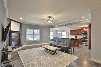 1210 Medway Ln in Centerton, AR - Foto de edificio - Building Photo