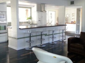 7108 NW 66th St in Tamarac, FL - Building Photo