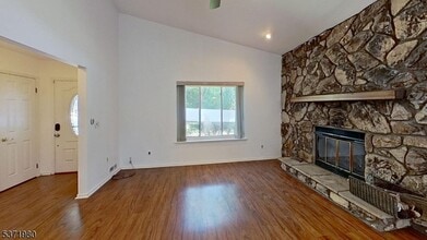 5 Sudbury Ct in East Brunswick, NJ - Building Photo - Building Photo