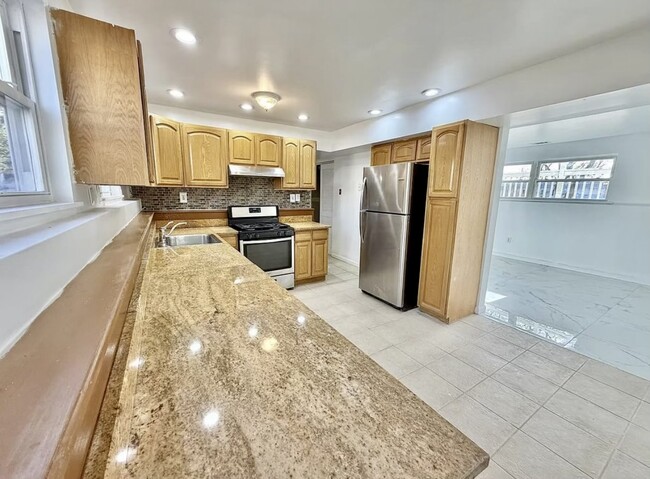 6 Citadel Ct in Toms River, NJ - Foto de edificio - Building Photo