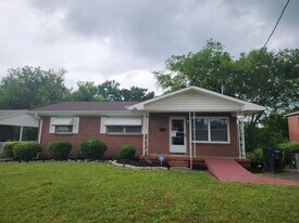 608 Holbrook St in Danville, VA - Building Photo