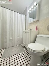 66 Egmont St, Unit 1 in Brookline, MA - Foto de edificio - Building Photo