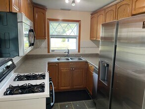 85 Floral Ave in North Kingstown, RI - Building Photo - Building Photo