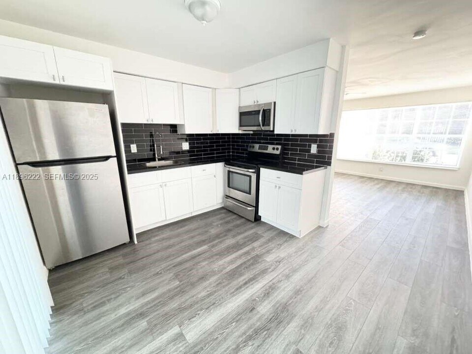 337 SE 23rd Ave-Unit -A in Boynton Beach, FL - Building Photo