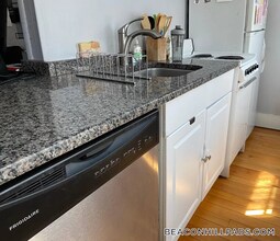 108 Myrtle St in Boston, MA - Building Photo - Building Photo