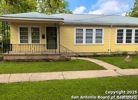 819 San Antonio in San Antonio, TX - Building Photo