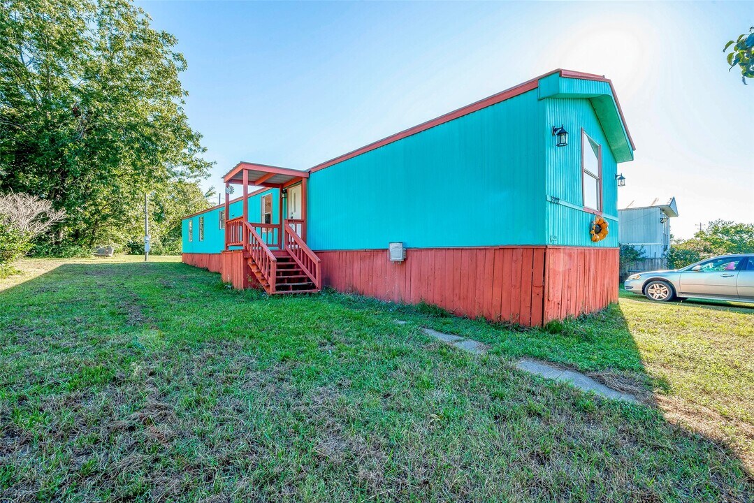 13202 Hilltop Ct in Willis, TX - Building Photo