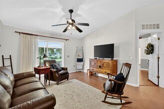 1060 Osprey Cove Cir in Groveland, FL - Building Photo - Building Photo