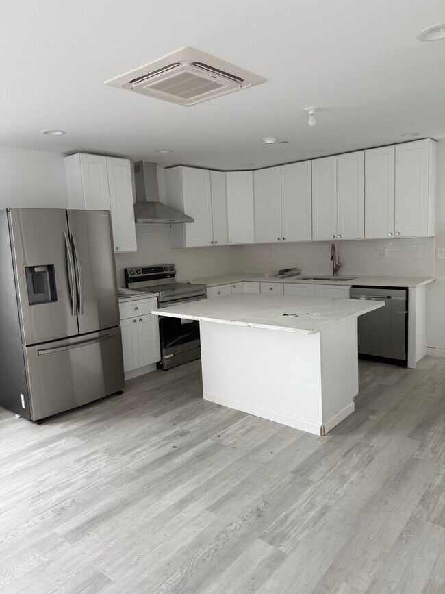 51 Main St, Unit Penthouse in New Paltz, NY - Building Photo - Building Photo