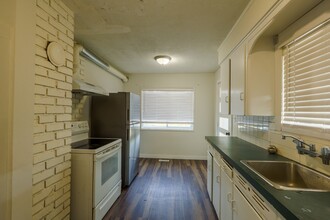 1408 Clearbrook Rd in Abbotsford, BC - Building Photo - Building Photo