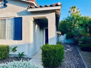 2271 Surrey Meadows Ave in Henderson, NV - Foto de edificio - Building Photo