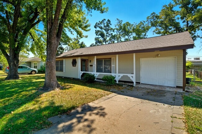 8401 Highcrest Dr in Houston, TX - Building Photo - Building Photo