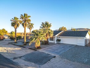 75051 Saddle Horn Rd in Twentynine Palms, CA - Building Photo - Building Photo