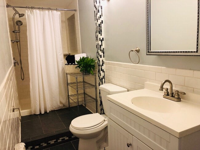 72 W 16th St, Unit Side in Deer Park, NY - Building Photo - Building Photo