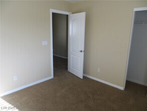 6824 Bayberry Creek Ave in Las Vegas, NV - Foto de edificio - Building Photo