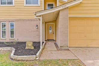 222 Old Oaks St in League City, TX - Building Photo - Building Photo