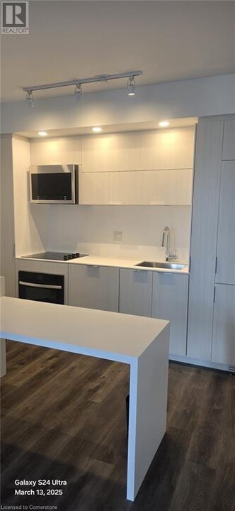 370 Martha St in Burlington, ON - Building Photo