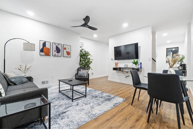 525 Alpine Ave in Pittsburgh, PA - Foto de edificio - Building Photo