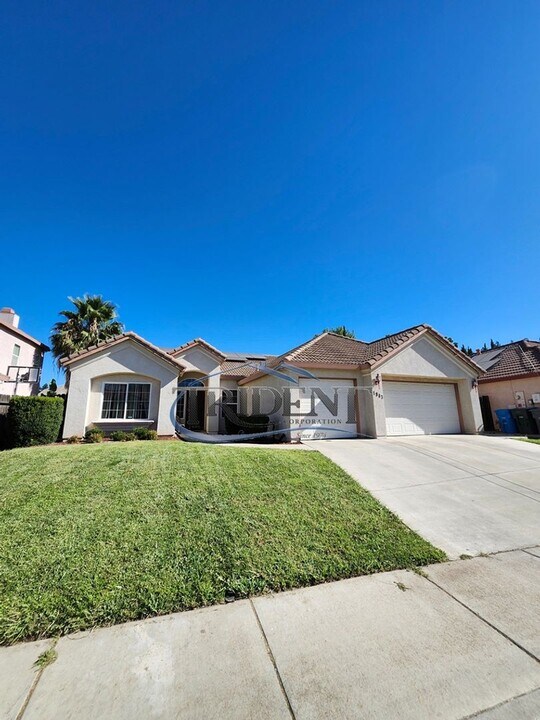 1903 Inez Ct in Yuba City, CA - Foto de edificio