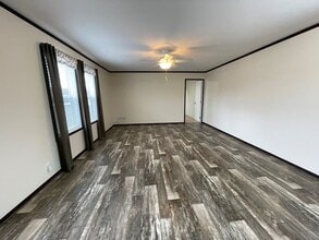 235 Schirra Ave in Flushing, MI - Building Photo - Building Photo