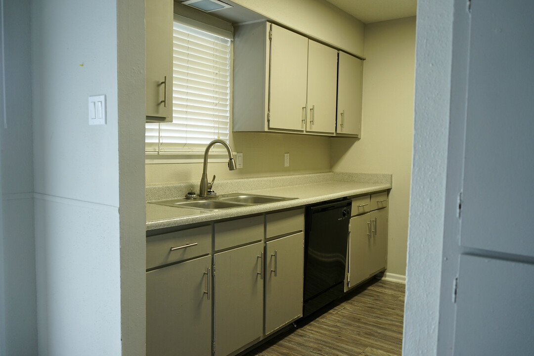 Tanglewood Apartment in Victoria, TX - Building Photo