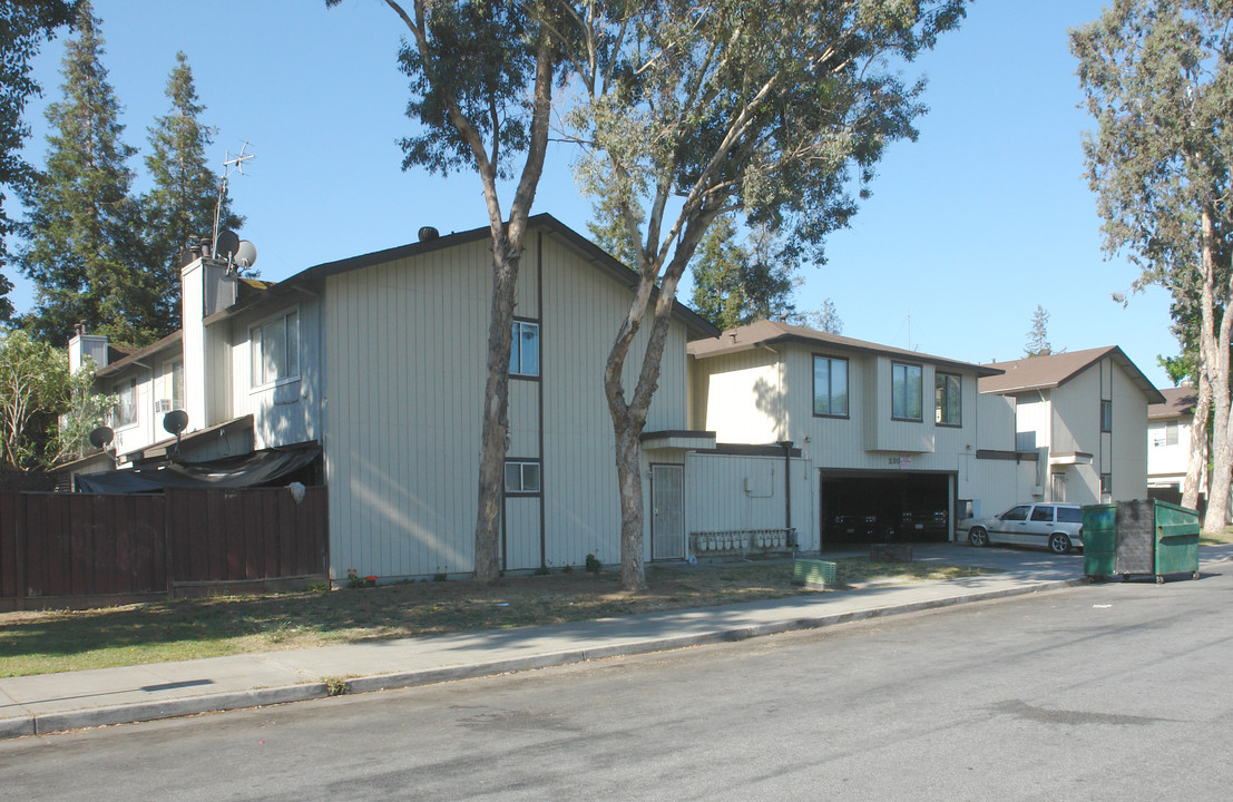 230 Bendorf Dr in San Jose, CA - Building Photo