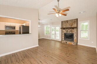353 Knollwood Ln in Woodstock, GA - Foto de edificio - Building Photo