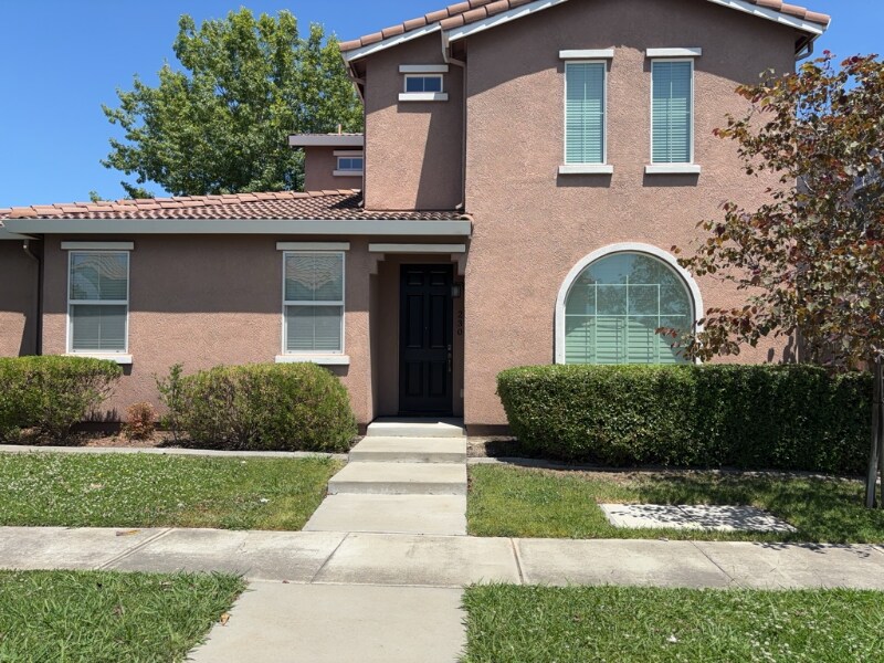 230 Bankside Way in Sacramento, CA - Building Photo