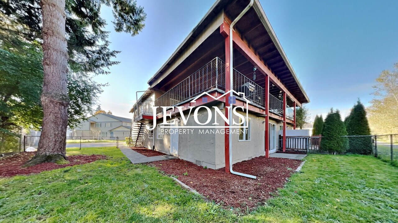 2414 N St NE in Auburn, WA - Building Photo